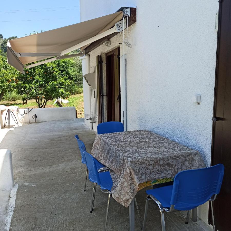 Εξοχική Κατοικία - Cottage Τίνα Liri Bagian luar foto
